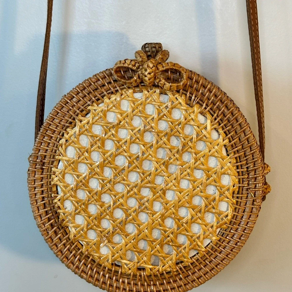 NEW Round Rattan Bali Front Floral Bow Crossbody Leather Strap Crossbody Bag
